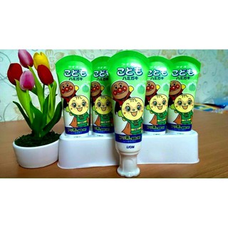 Kem đánh răng nuốt được Lion Nhật