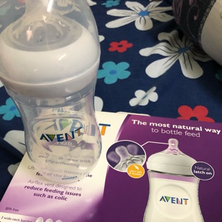 Bình sữa Phillips Avent natural 260ml ( núm 2 theo bình )