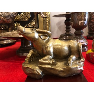 Tượng linh vật trâu bằng đồng