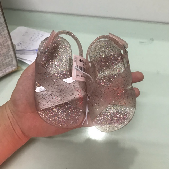 Combo dép thơm old navy + váy hm