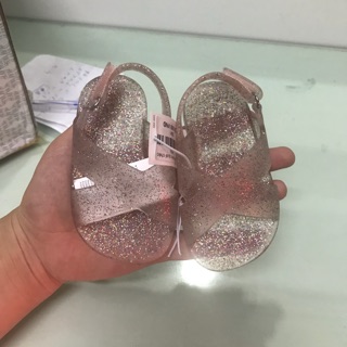 Combo dép thơm old navy + váy hm