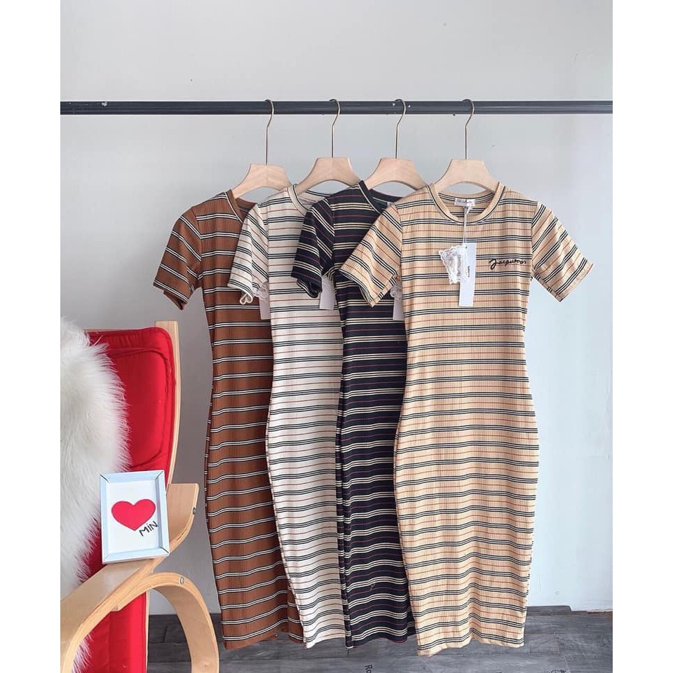 Váy len tăm kẻ body