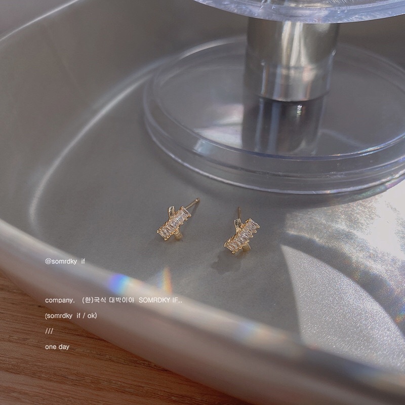 Khuyên tai chữ X size bé đá trong sang trẻ năng động X307