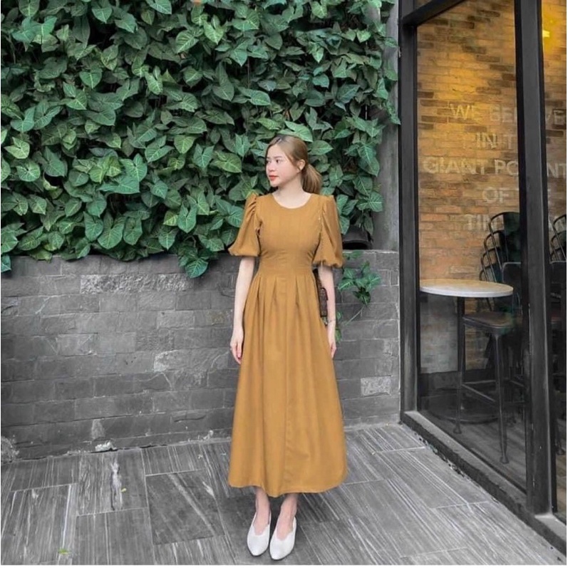 Đầm maxi nâu tay phồng cổ tròn xếp ly thân