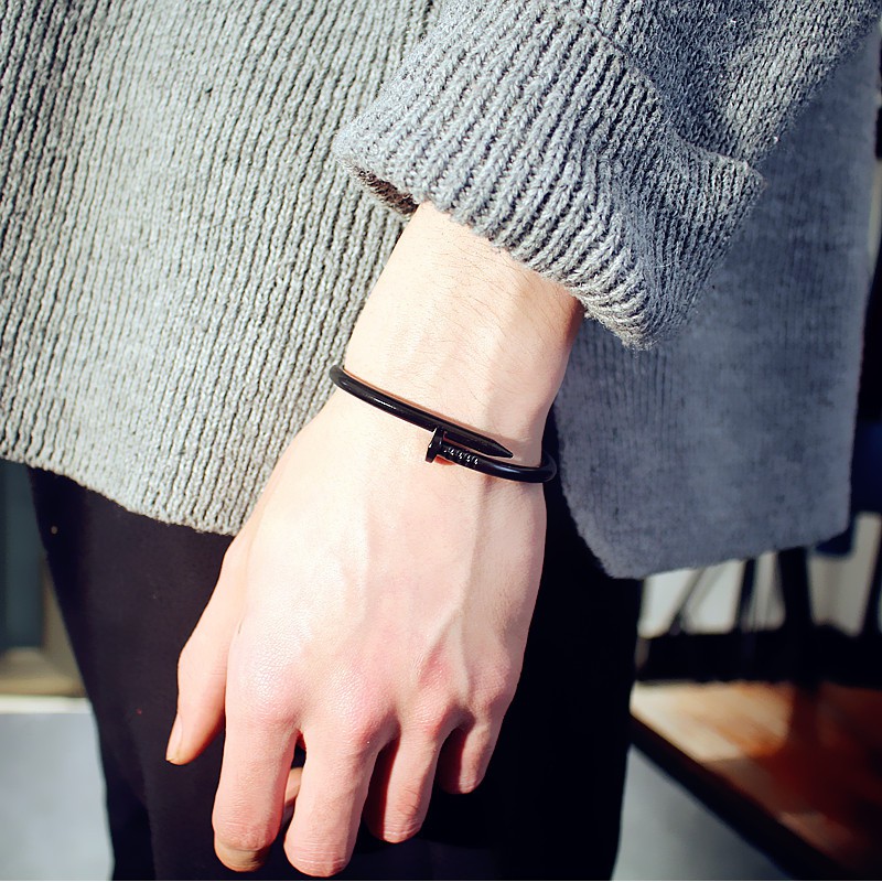 Vòng đeo tay unisex hình đinh nhiều màu