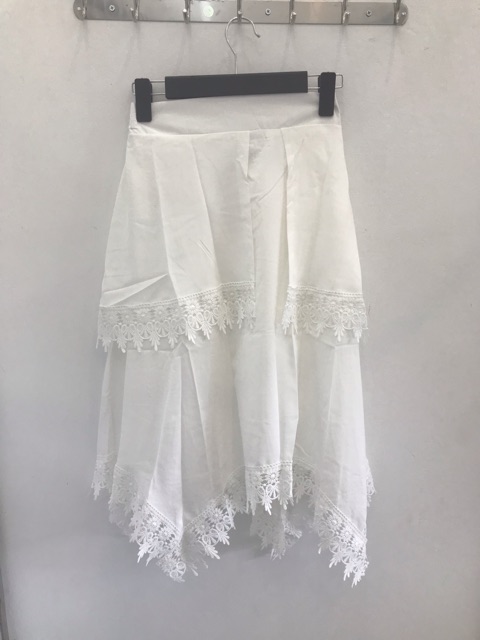 Sét áo sơ mi+ chân váy trắng tay bồng hàn quốc mầu trắng đen đối lập thanh lịch