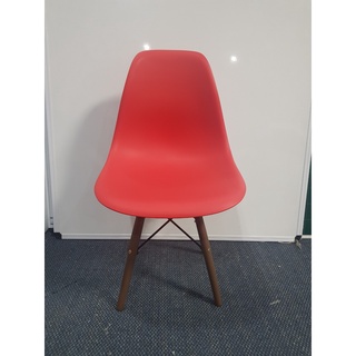 Ghế nhựa chân gỗ EAMES