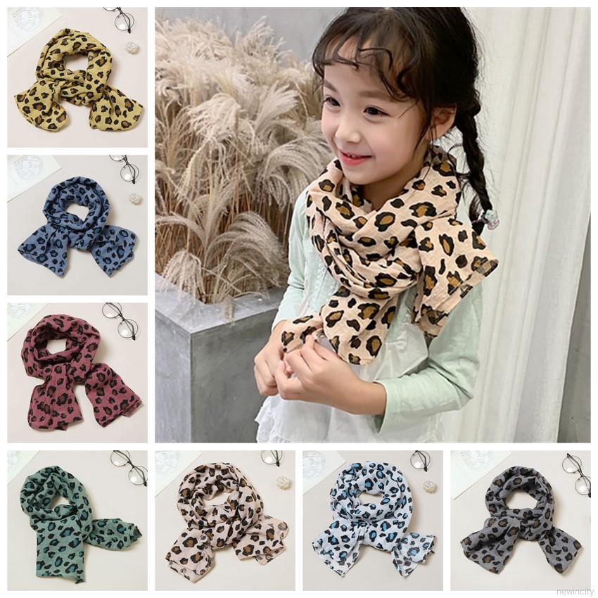 Khăn choàng cổ dày họa tiết da báo cho bé