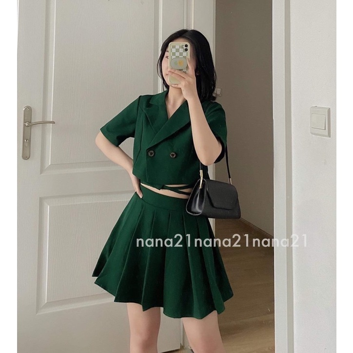 Set áo croptop và chân váy
