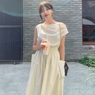 Đầm lệch vai phá cách
