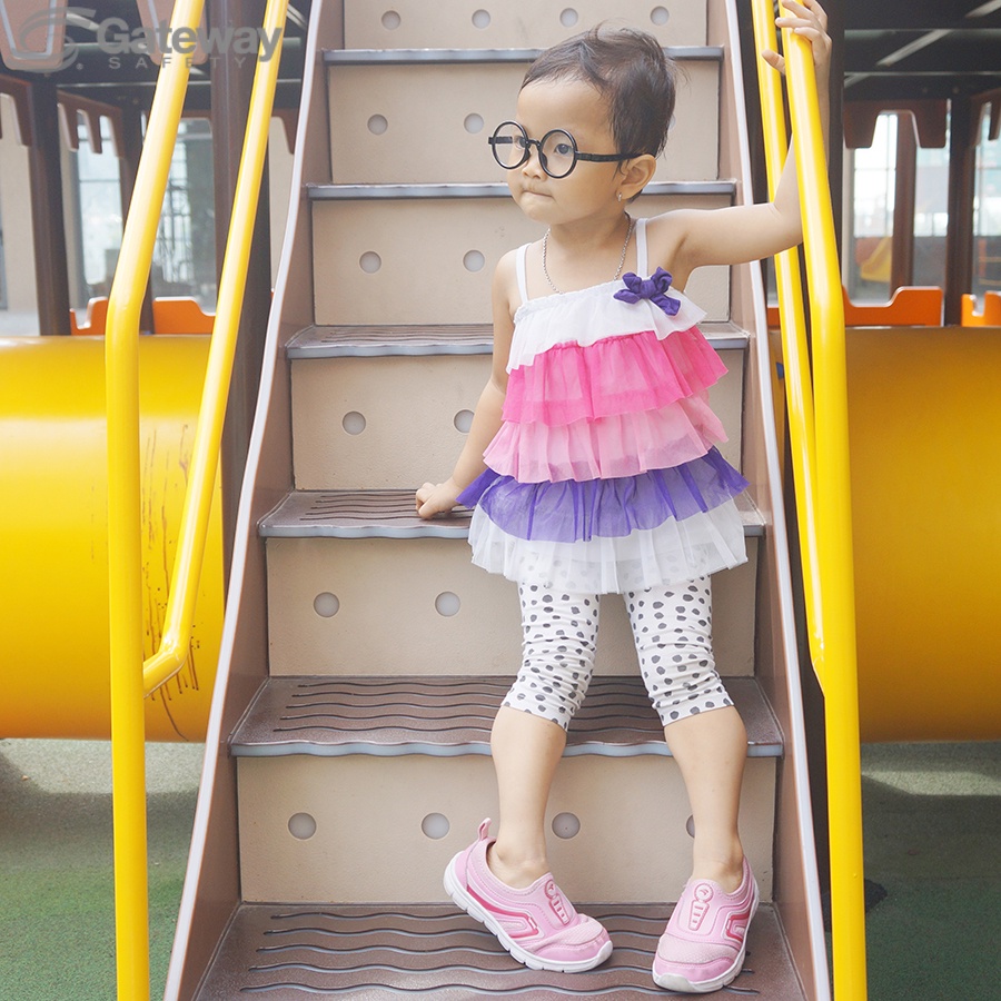 Kính trẻ em Nobita HD Polaroid 10 đến 25 kg tặng kèm dây đeo kính và túi đựng