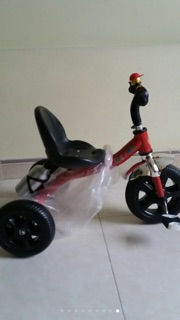 Xe đạp 3 bánh gắn bình nước