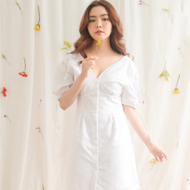 ĐẦM trắng CỔ V chất liệu dày dặn