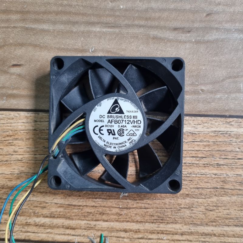 Quạt DC 12V  0.40A-0.50A 7cm