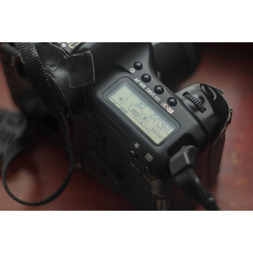 Máy ảnh Canon 5D, Huyền thoại Fullframe Canon - Mới 90%