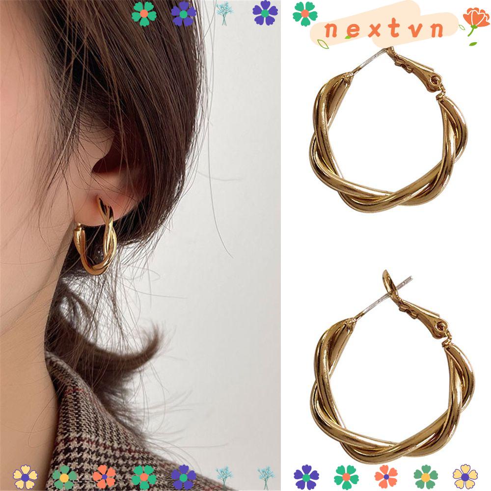 Khuyên Tai Nữ Trang Dáng Tròn Tạo Hình Độc Đáo