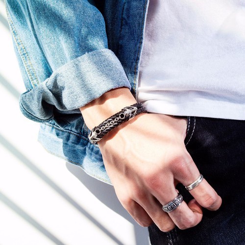 Vòng Tay Nam Dây Da Titan Ko Đen TT 2579