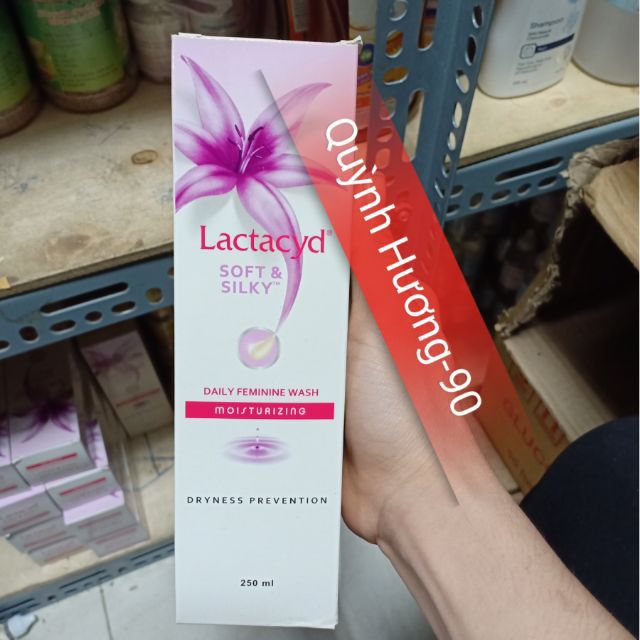 Lactacyd Soft &amp; Silky dung dịch vệ sinh cao cấp cho nữ giới