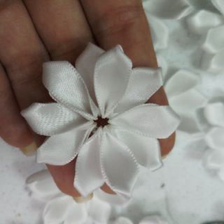 6 bông hoa lụa trắng trang trí hoặc làm handmade