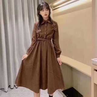 Váy nhung mịn xòe cổ vuông thêu