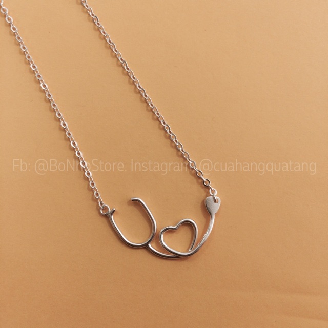 Vòng cổ mặt ống nghe bác sĩ (phim hàn quốc)