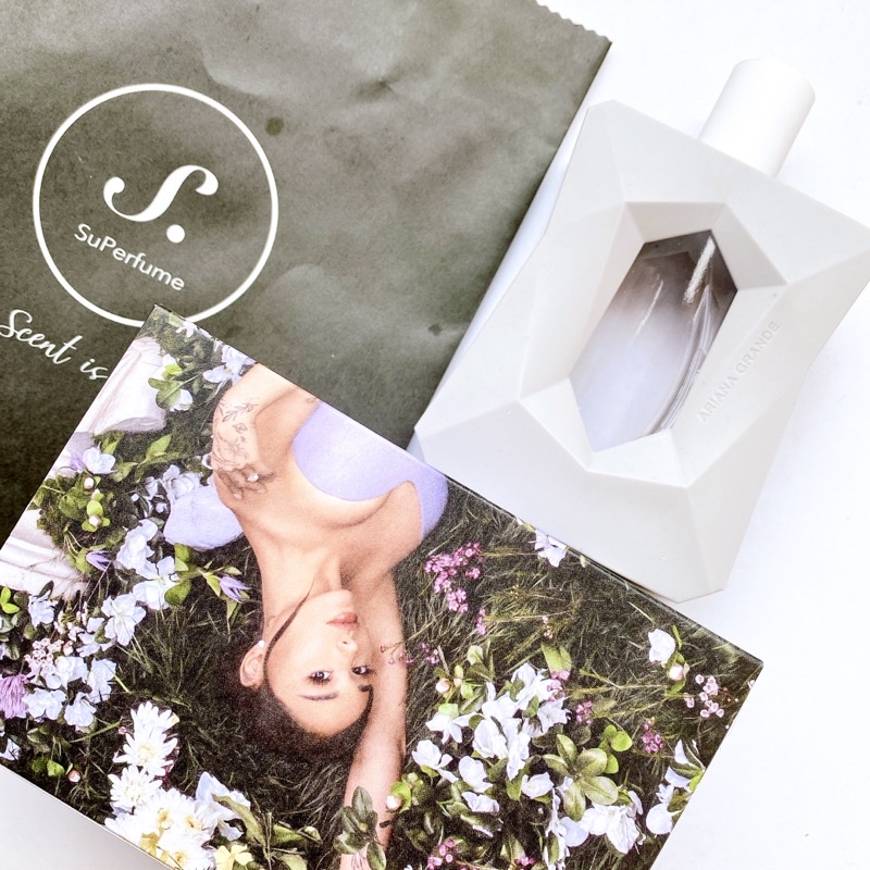 Nước hoa nhẹ nhàng Ariana Grande God is a woman EDP