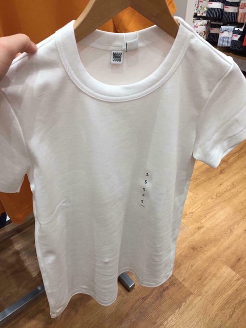 Áo phông U Uniqlo