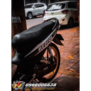 Tem Repsol dán xe đen