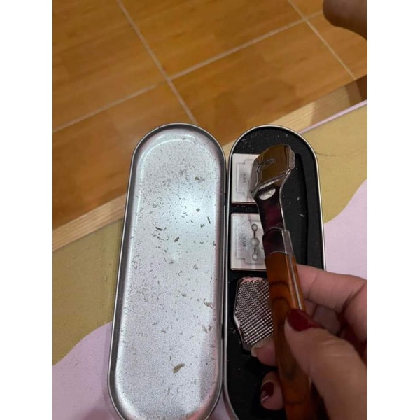Set 1 Dụng Cụ Làm Sạch Da Chết Cho Gót Chân..
