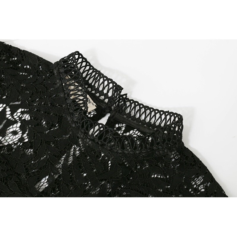 Đầm ren đen Urban Revivo