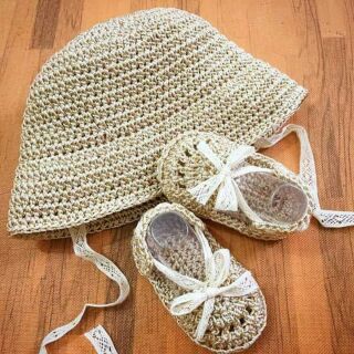 Set mũ ajuma và giày bé gái handmade
