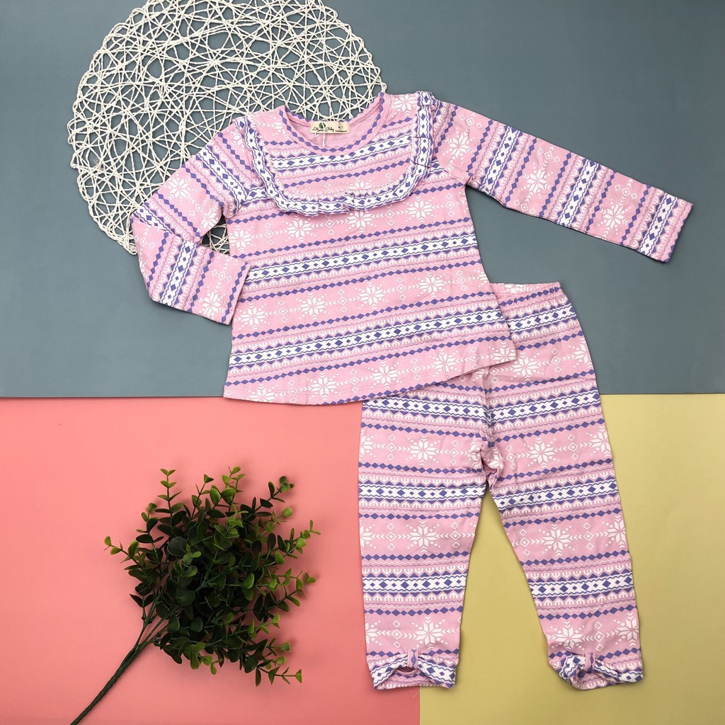 Bộ cotton bốn chiều thu đông dài tay hoa văn viền ngực bé gái size 1-7T, cho bạn từ 11-26kg.Chất cotton đẹp, dày dặn