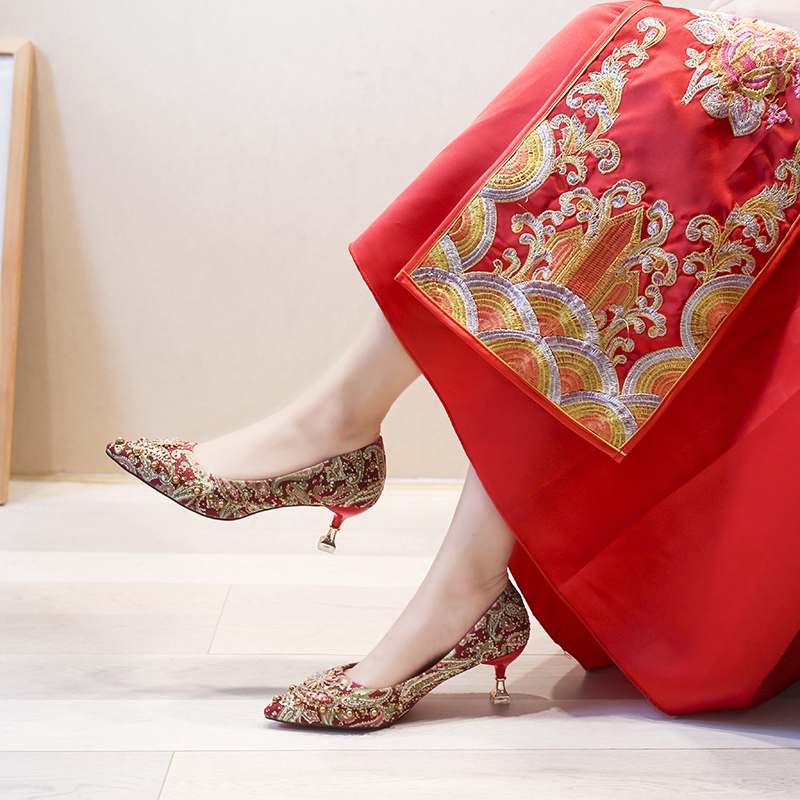 Giày cao gót mũi nhọn thêu họa tiết hoa phong cách Trung Hoa thanh lịch dành cho nữ