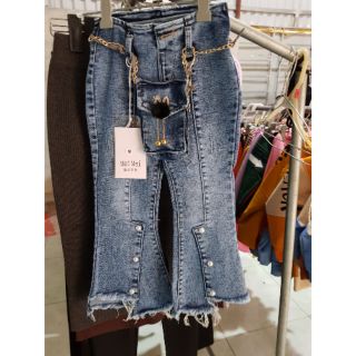 Com bo 1 Quần jean sịn sò cho bé gái đủ size 12kg đến 20kg nh.chất jean mềm kèm túi và dây đeo.nhìn mak phê quá luôn ý ạ