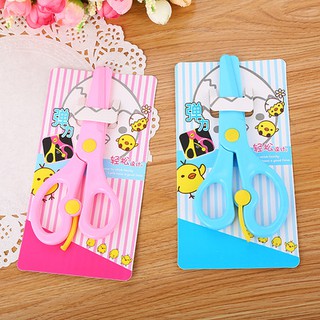 Kéo cắt giấy thủ công