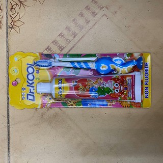 Bàn Chải Kèm Kem Đánh Răng Dr Kool