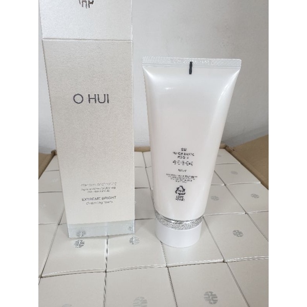 Sữa rửa mặt làm trắng da Ohui Extreme White Foam 160ml.