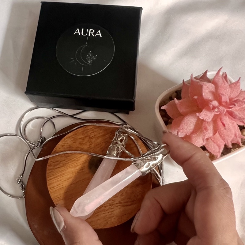 Dây Chuyền Mặt Đá Thạch Anh Hồng Cao Cấp Chống Rỉ Sét (Bao Gồm Hộp Đen Aura)