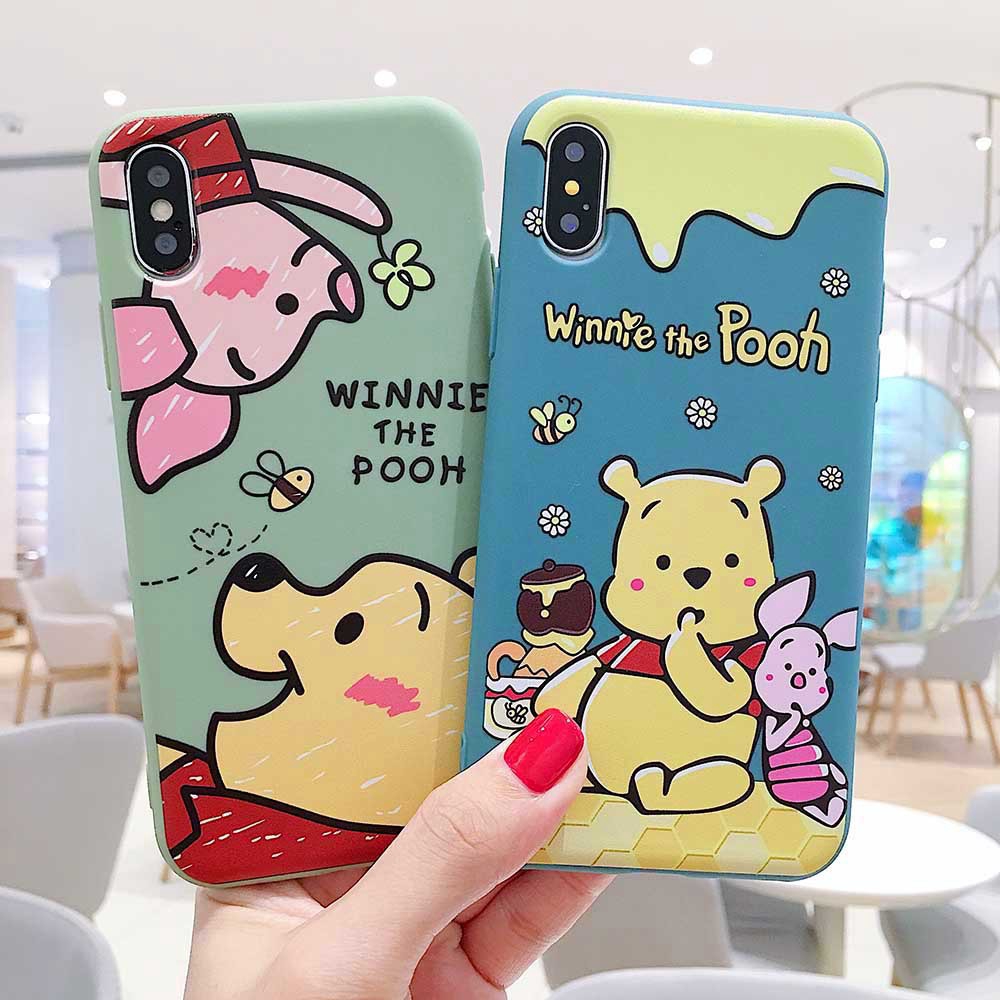 Ốp điện thoại mềm hình Winnie the Pooh là món quà tuyệt vời dành cho những người yêu thích gấu Pooh. Với chất liệu mềm mại, ốp bảo vệ chiếc điện thoại của bạn trở nên an toàn hơn. Hãy chọn ốp này để bảo vệ thiết bị của bạn cũng như thể hiện sự đam mê với gấu Pooh.