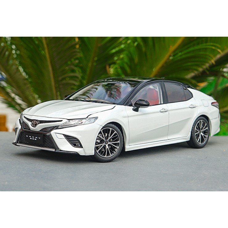 Mô hình Toyota Camry Sport tỉ lệ 1:18 (xe có sẵn)