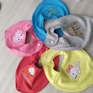 Khăn yếm quàng cổ Pipi cho bé