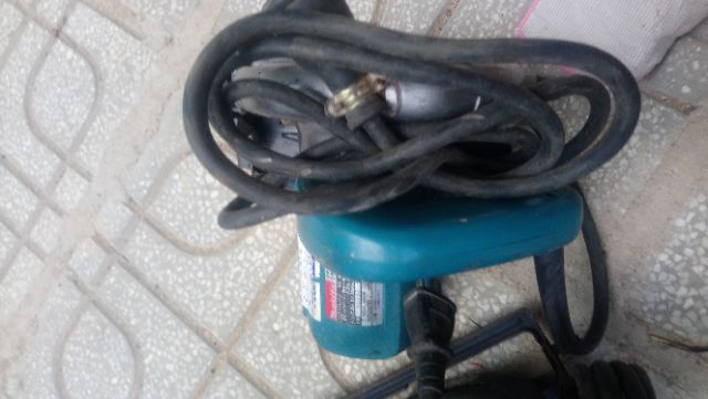 Máy cắt Makita