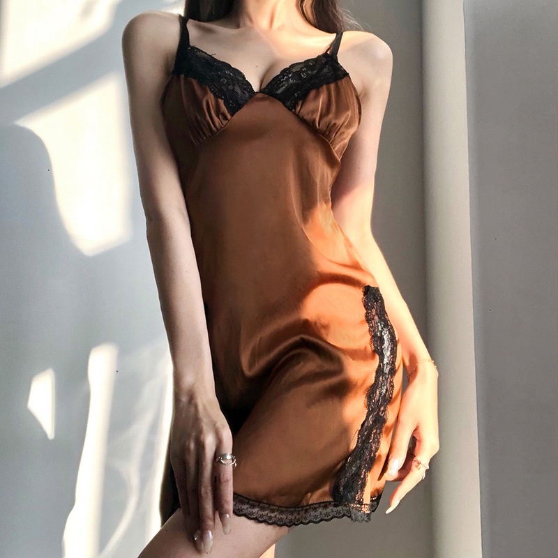 Váy ngủ hai dây vải lụa mỏng cổ chữ V xẻ tà quyến rũ dành cho nữ