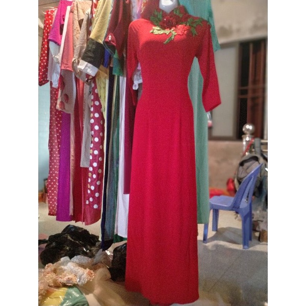 Áo dài đỏ 4 tà kết hoa và hạt