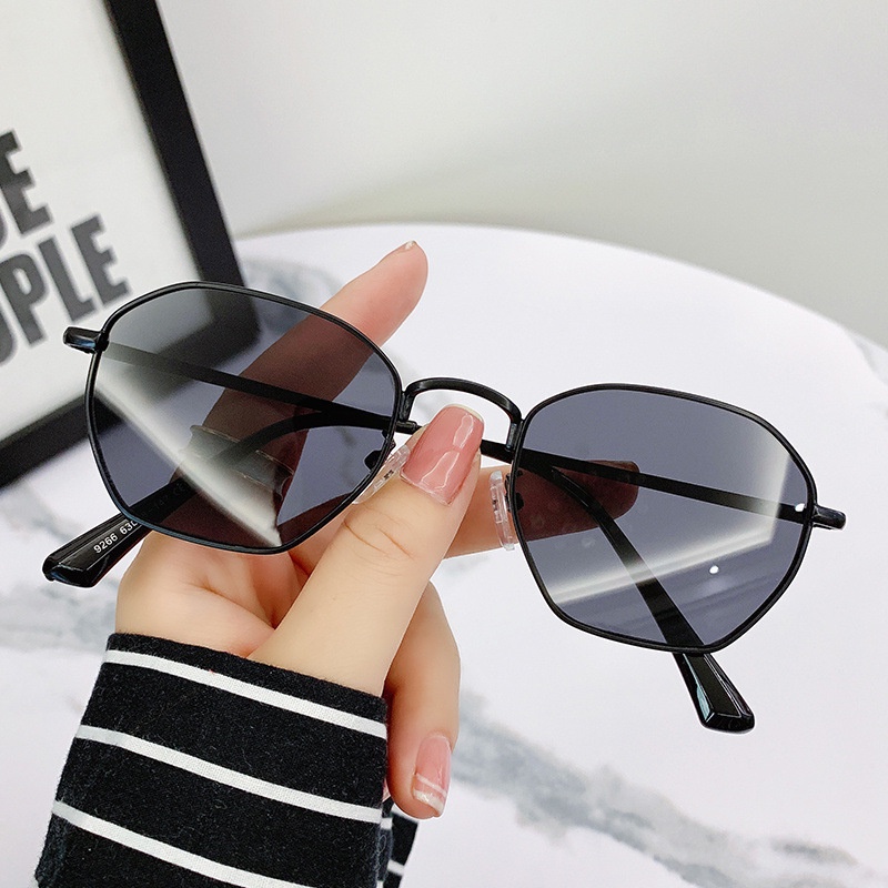 Kính Mát Chống Nắng Thiết Kế Độc Đáo Thời Trang Cho Nữ