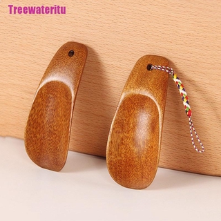1 dụng cụ hỗ trợ xỏ giày bằng gỗ