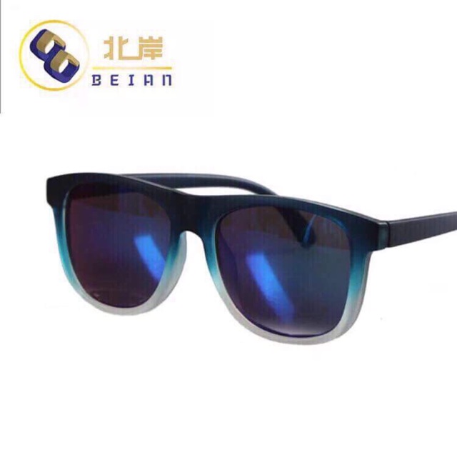 Kính mắt cho bé