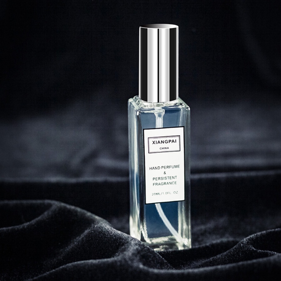 Nước hoa ô tô dạng xịt hương thiên nhiên có 4 mùi hương