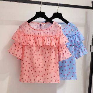 Áo voan chấm bi tay cách điệu cổ xếp tầng