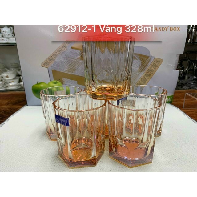 Bộ cốc thủy tinh kèm giá treo hàng đẹp ( chưa kiot )